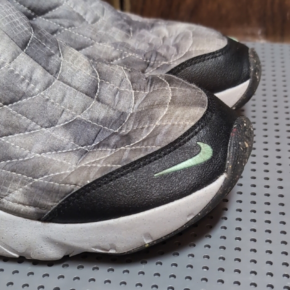 Nike ACG Quilted Black and Gray Slippers - Picture 2 of 7